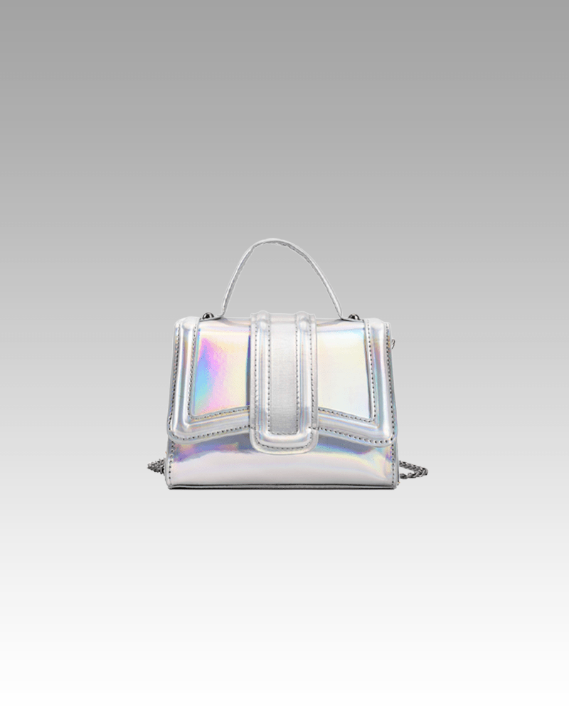 Everly sac à main argenté - Disponible chez Izamel Boutique, femmes élégantes faisant leurs achats.