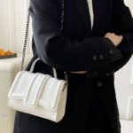 Sac à main Everly Blanc - Accessoire de mode élégant porté à l'épaule pour femmes chez Izamel.