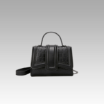 Everly sac à main noir - Disponible chez Izamel Boutique, femmes élégantes faisant leurs achats.