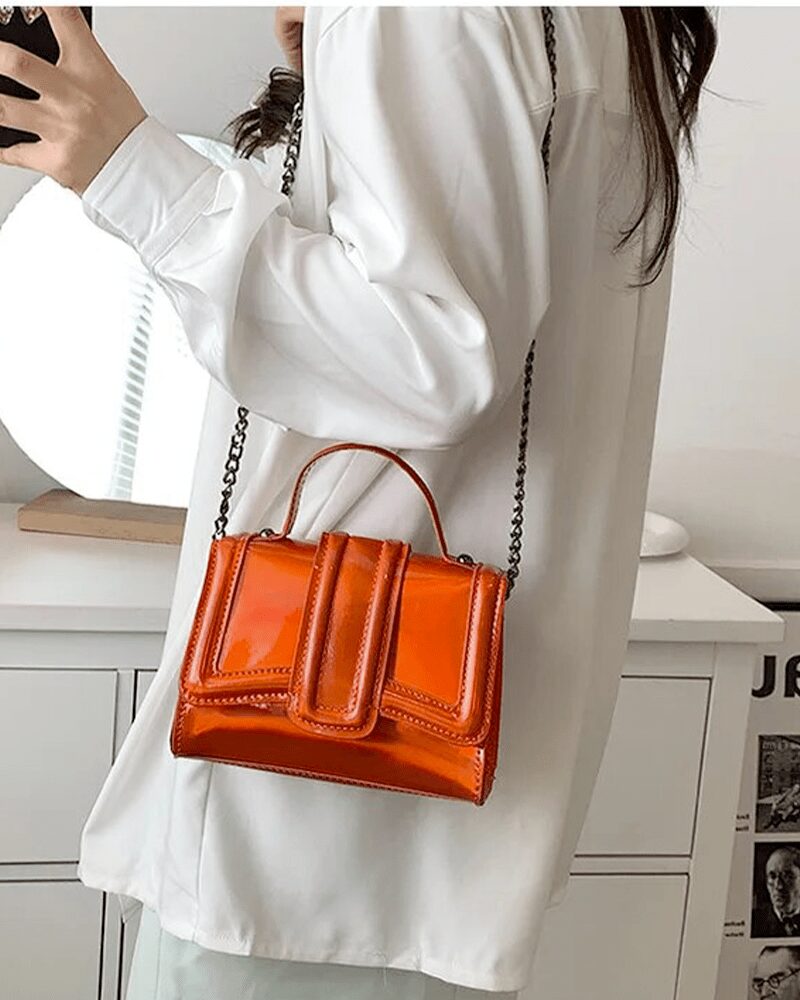 Everly sac à main orange - Femmes portant le sac sur l'épaule.