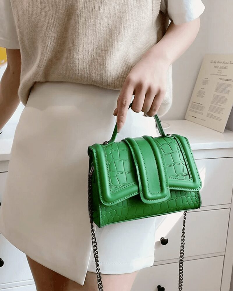 Sac à main Everly - Accessoire de mode polyvalent pour femmes, tenu à la main, chez Izamel.