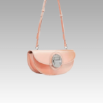 Sac à main d'épaule Victoria saumon pour femme par Izamel - Accessoire de mode raffiné pour un look sophistiqué.