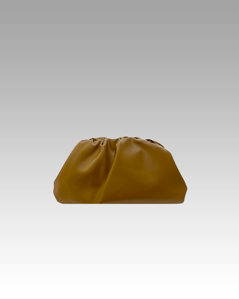Ava sac à main similicuir caramel - Disponible chez Izamel Boutique, femmes élégantes faisant leurs achats.