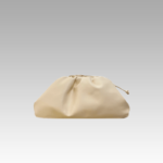 Ava sac à main similicuir nude - Disponible chez Izamel Boutique, femmes élégantes faisant leurs achats.