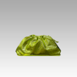 Ava sac à main similicuir vert pistache - Disponible chez Izamel Boutique, femmes élégantes faisant leurs achats.