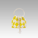 Image d'un sac à main pour femmes, motif damier jaune avec strass.