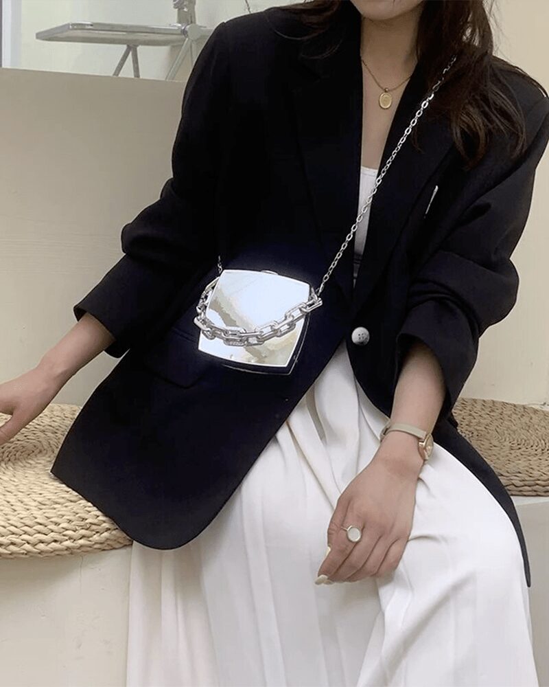 Sac à main argenté Cora pratique pour femme à porter à l'épaule.