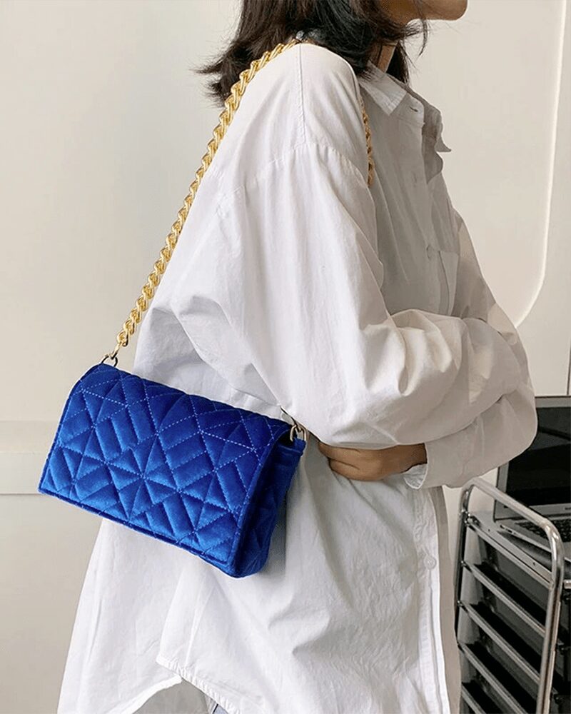 Sac à main en velours bleu porté à l'épaule pour femmes - Cristina - Boutique Izamel Fashion