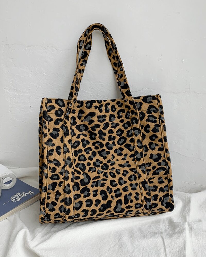 Sac à main Léa imprimé léopard - Accessoire tendance en situation pour femmes.