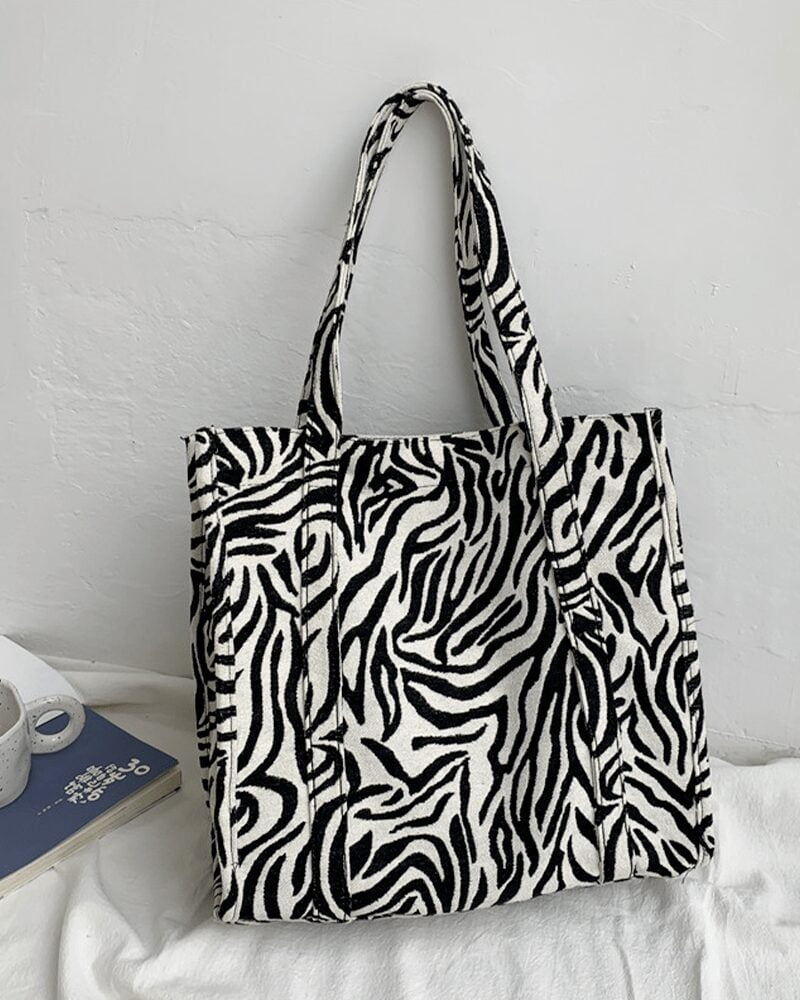 Sac à main Léa imprimé zèbre - Accessoire tendance en situation pour femmes.