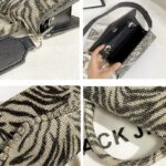 Sac à main à motif zèbre Tracy - Présentation détaillée sous multiples angles pour une immersion complète dans son motif audacieux.