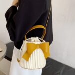 Sac à main Alexia blanc - Accessoire élégant porté sur l'épaule pour femmes chez Izamel.