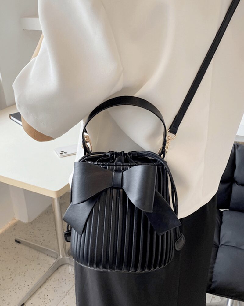 Sac à main Alexia noir - Accessoire chic porté sur l'épaule pour femmes chez Izamel.