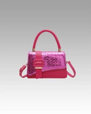 Gloria-sac-à-main-rose-femme-boutique-izamel.png Le sac à main Gloria rose, symbole de grâce et de style, exposé dans la boutique Izamel.
