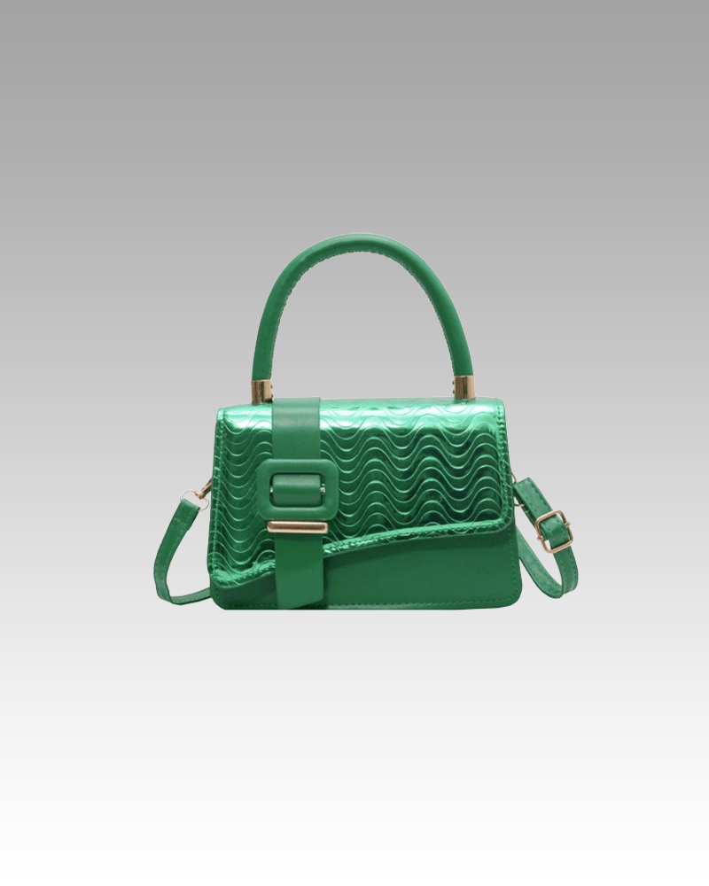 Le sac à main Gloria vert, symbole de sophistication, exposé avec élégance dans la boutique Izamel.