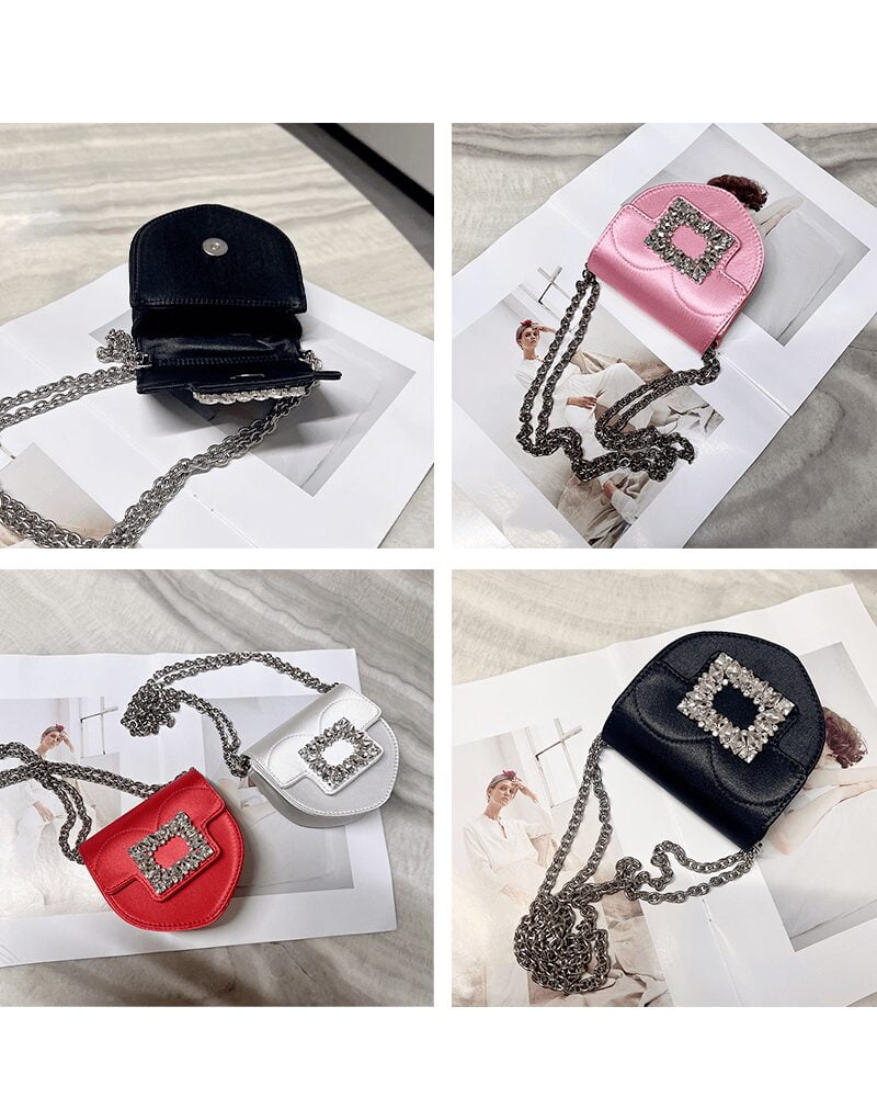 Explorez la splendeur du satin avec le sac à bandoulière Madison, présenté à travers différentes vignettes pour mettre en avant ses détails luxueux.