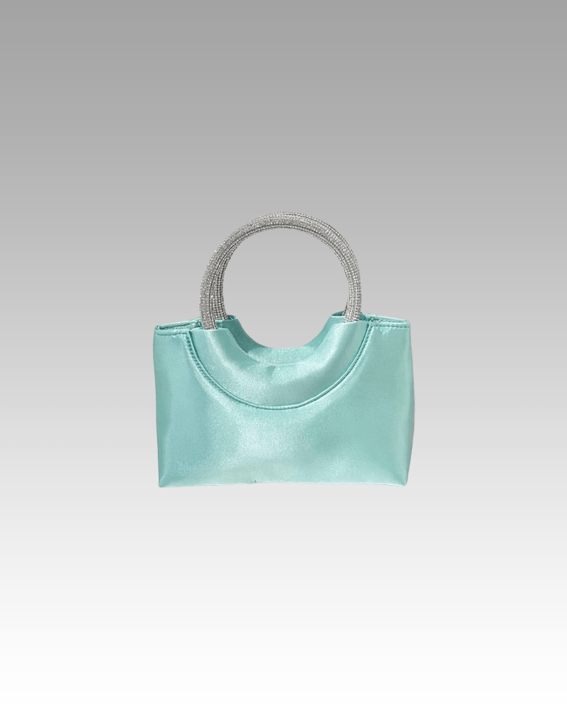 Découvrez le charme inégalé du sac à main Myriam en satin vert, une création distinctive disponible uniquement dans la boutique Izamel.