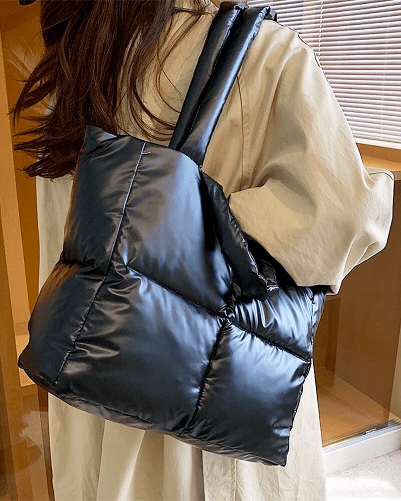 Sac à main matelassé noir Rachel - Accessoire chic porté à l'épaule pour femmes chez Izamel.