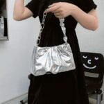Sac à main d'épaule plissé argenté Siham - Accessoire de mode chic pour femmes.