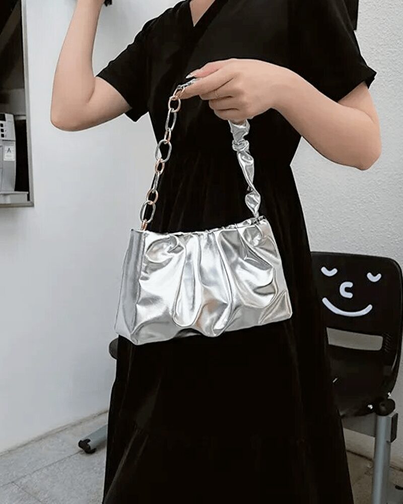 Sac à main d'épaule plissé argenté Siham - Accessoire de mode chic pour femmes.