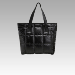 Découvrez le raffinement absolu de Maïssane avec son sac à main fourre-tout noir matelassé, une pièce de choix à retrouver dans la collection Izamel Boutique.