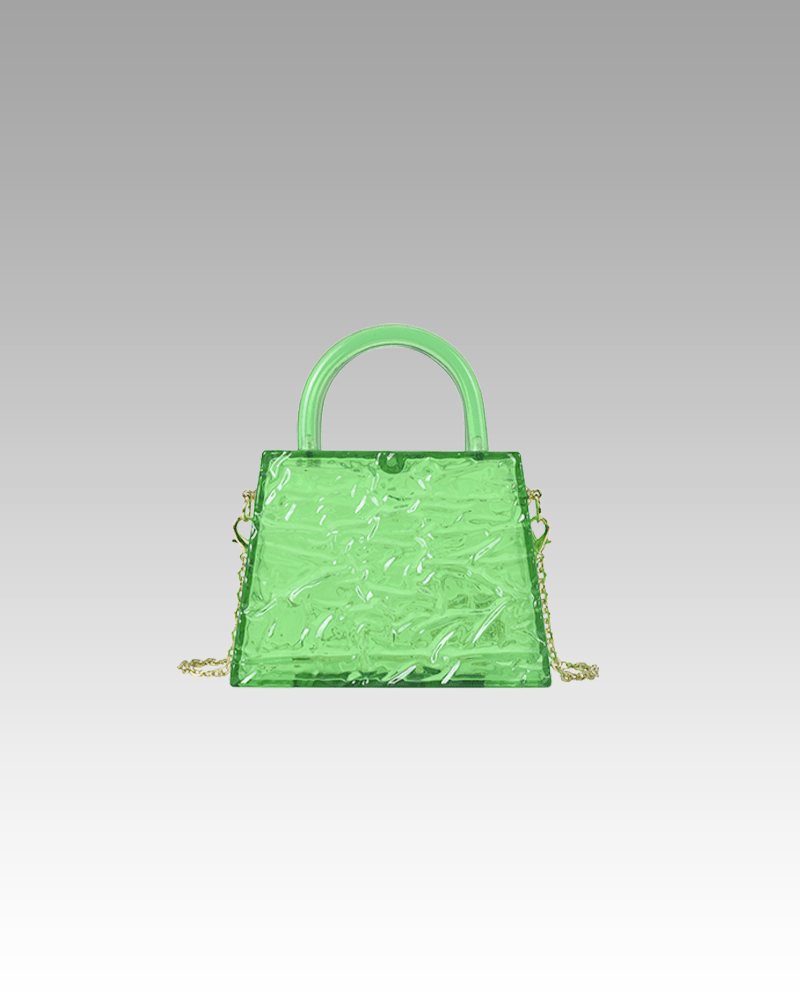Le sac à main Megan vert craquelé, symbole de style, exposé avec raffinement dans la boutique Izamel.