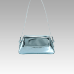 Faites une déclaration de mode avec le sac à main Molly en vernis bleu, un choix élégant porté épaule pour rehausser votre allure. Exclusivement chez Izamel.