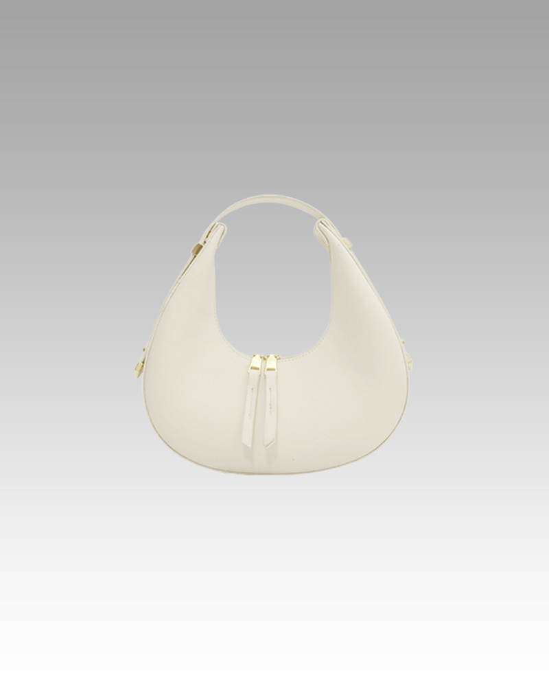 Explorez le style inimitable avec le sac à main en similicuir beige Palma de la boutique Izamel, la quintessence du chic féminin.