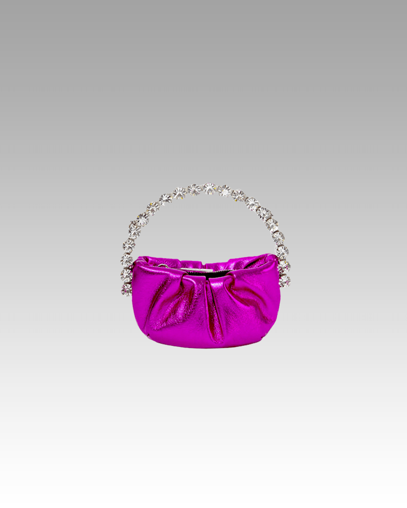 Découvrez l'élégance du sac à main en similicuir rose, sublimé par une poignée scintillante de strass, l'accessoire parfait pour les femmes chez Izamel.
