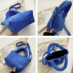 Explorez le Daisy Sac à Main Fourre-Tout en Velours Côtelé Bleu sous différentes perspectives, mettant en lumière ses détails exquis et son charme inégalé.