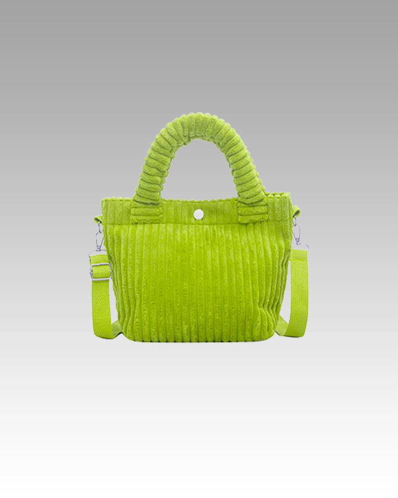 Explorez la tranquillité du Daisy Sac à Main Fourre-Tout en Velours Côtelé Vert Clair, une pièce d'exception disponible exclusivement dans la boutique Izamel, pour un look élégant et tendance.