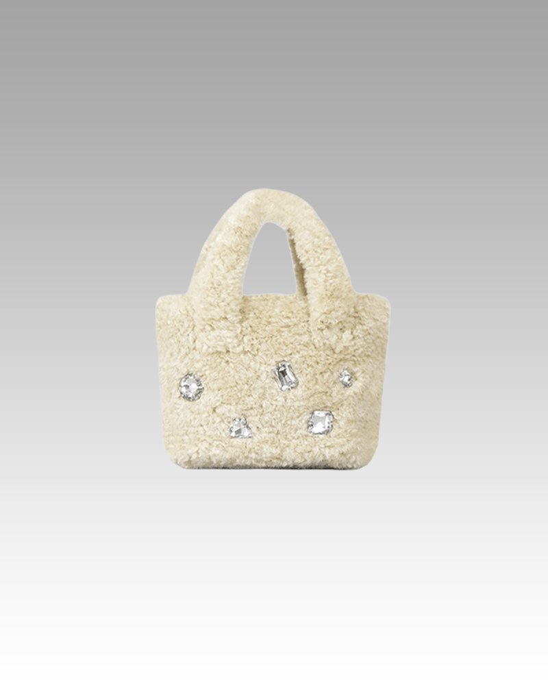 Sac à main Elisa en peluche beige avec strass - Accessoire de mode sophistiqué pour femmes, disponible chez Izamel Boutique.