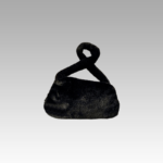 Sac à main noir Jamie d'Izamel en peluche, un accessoire de luxe pour femmes.