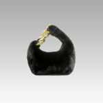Sac à main Julie en fausse fourrure noir - Accessoire de mode élégant disponible chez Izamel Boutique pour les femmes soucieuses de leur style.