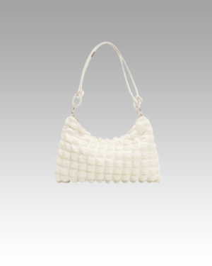 Kate-sac-à-main-fourre-tout-blanc-femme-boutique-izamel Explorez l'opulence avec le sac à main Kate blanc, une pièce d'exception disponible chez Izamel Boutique, pour les femmes qui recherchent la quintessence du style.