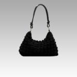 Découvrez l'exclusivité de Kate, le sac à main fourre-tout noir, l'accessoire de choix pour les femmes sophistiquées, disponible chez Izamel Boutique.
