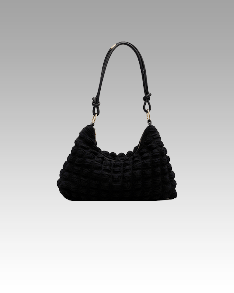 Découvrez l'exclusivité de Kate, le sac à main fourre-tout noir, l'accessoire de choix pour les femmes sophistiquées, disponible chez Izamel Boutique.