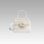 Sac à main blanc Lindsey en velours pour femmes, disponible chez Izamel.