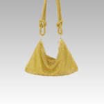 Sac à main doré orné de strass, porté à l'épaule, pour femme, disponible chez Izamel.