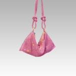 Sac à main rose orné de strass, porté à l'épaule, pour femme, disponible chez Izamel.