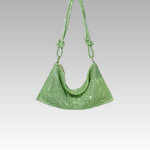 Sac à bandoulière Lita vert orné de strass, porté à l'épaule, pour femme, disponible chez Izamel.