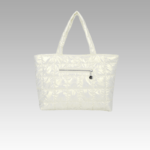 Un raffinement éclatant avec le sac à main matelassé blanc Meryl - Disponible chez Izamel.