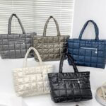 Collection de sacs à main matelassés Meryl proposant une variété de couleurs et de styles.