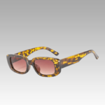 Lunettes de soleil tendance Becky léopard avec protection UV400 pour femme, disponibles chez Izamel.