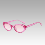 Lunettes de soleil rose tendance Betsy avec protection UV400, portées par une femme, disponibles chez Izamel.