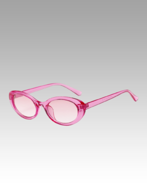 Lunettes de soleil rose tendance Betsy avec protection UV400, portées par une femme, disponibles chez Izamel.