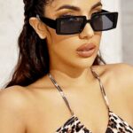 Lunettes de soleil Célia portées par une femme pour une protection UV400, style chic.