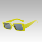 Lunettes de soleil Célia vert pistache pour femme, tendance et protectrices avec un indice UV400, à retrouver chez Izamel.