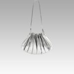 Chloé sac à bandoulière argenté en similicuir plissé, accessoire élégant pour femme chez Izamel.