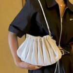 Chloé sac à bandoulière blanc en similicuir plissé, accessoire chic pour femme.